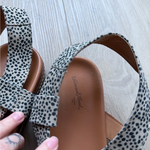 Universal Thread Sandals - Picture 2 of 3